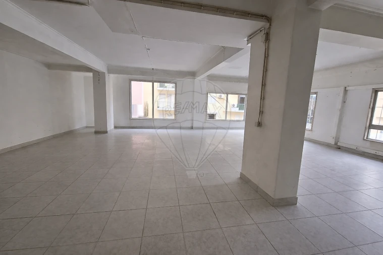 Loja para Arrendamento em Pontinha e Famões Foto 12