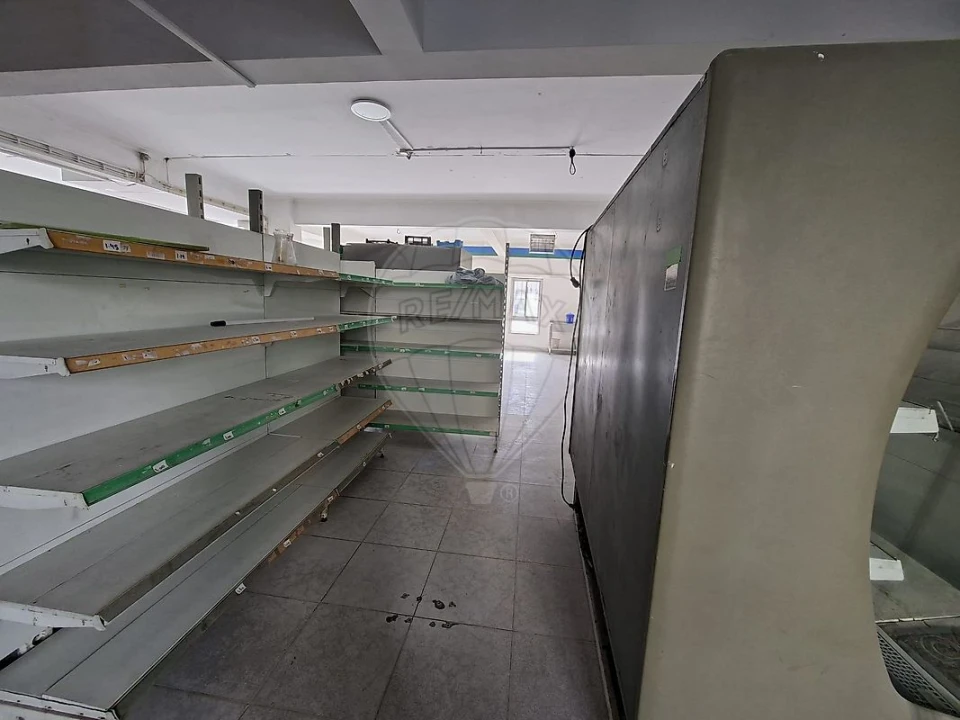 Loja para Arrendamento em Pontinha e Famões Foto 13