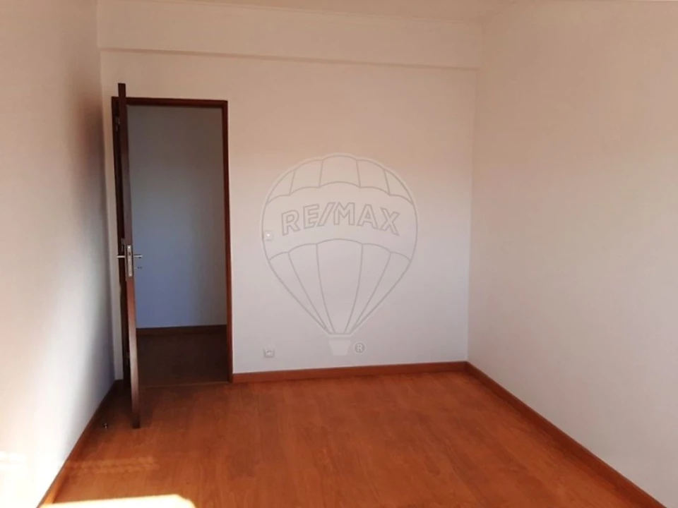 Apartamento T3 para Venda em Agualva e Mira-Sintra Foto 9