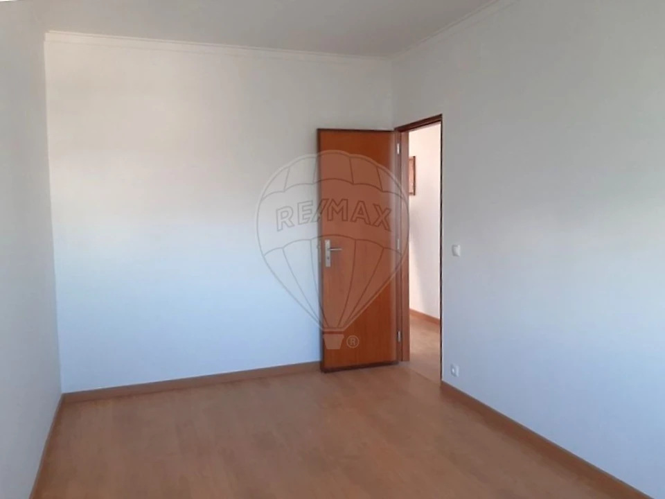 Apartamento T3 para Venda em Agualva e Mira-Sintra Foto 8