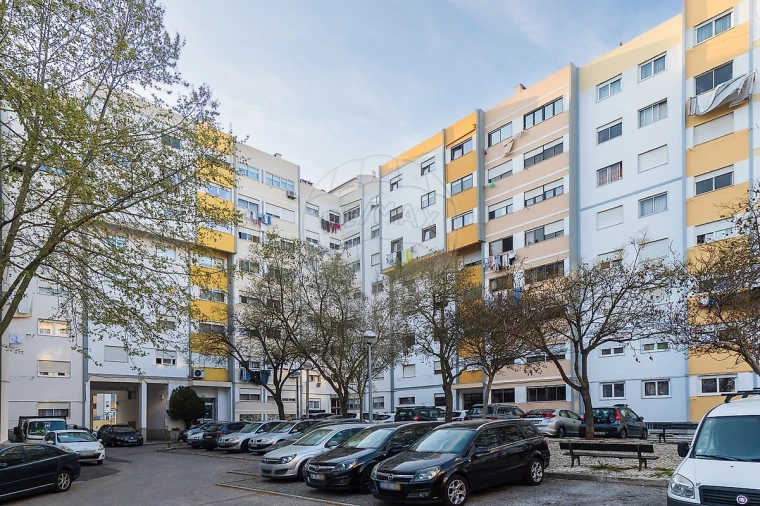 Apartamento T3 para Venda em Massamá e Monte Abraão Foto 11