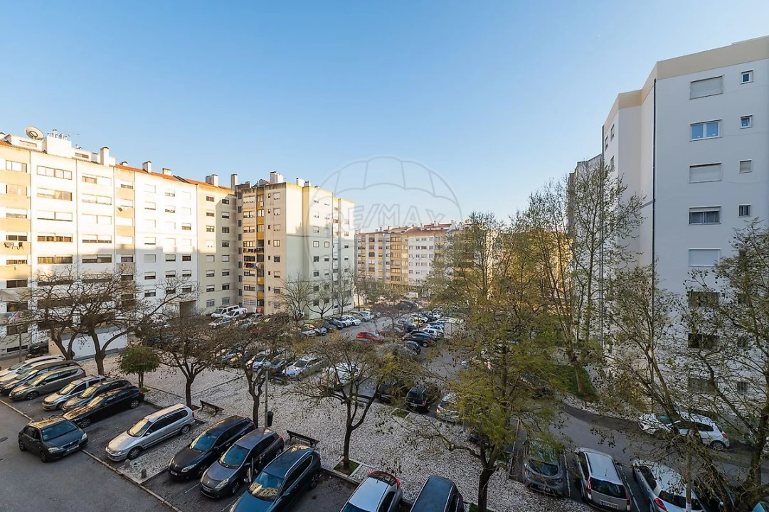 Apartamento T3 para Venda em Massamá e Monte Abraão Foto 21