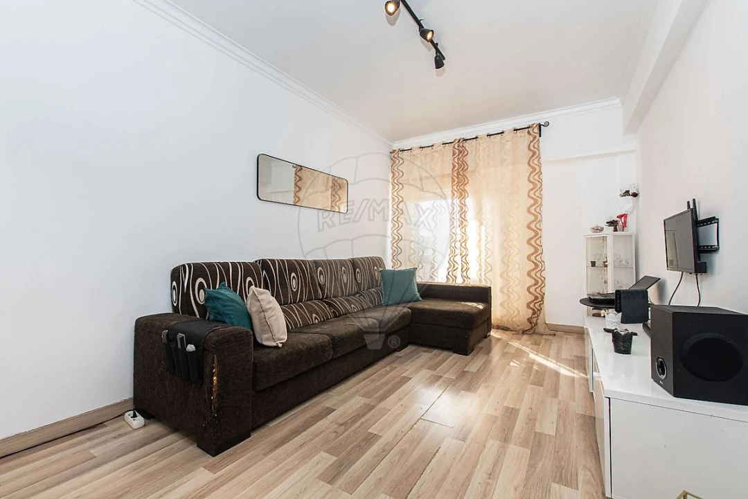 Apartamento T2 para Venda em Vialonga Foto 2