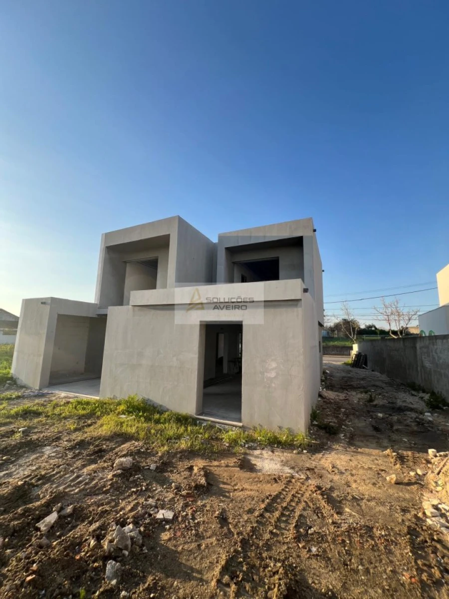 Moradia T4 para Venda em Aradas Foto 5