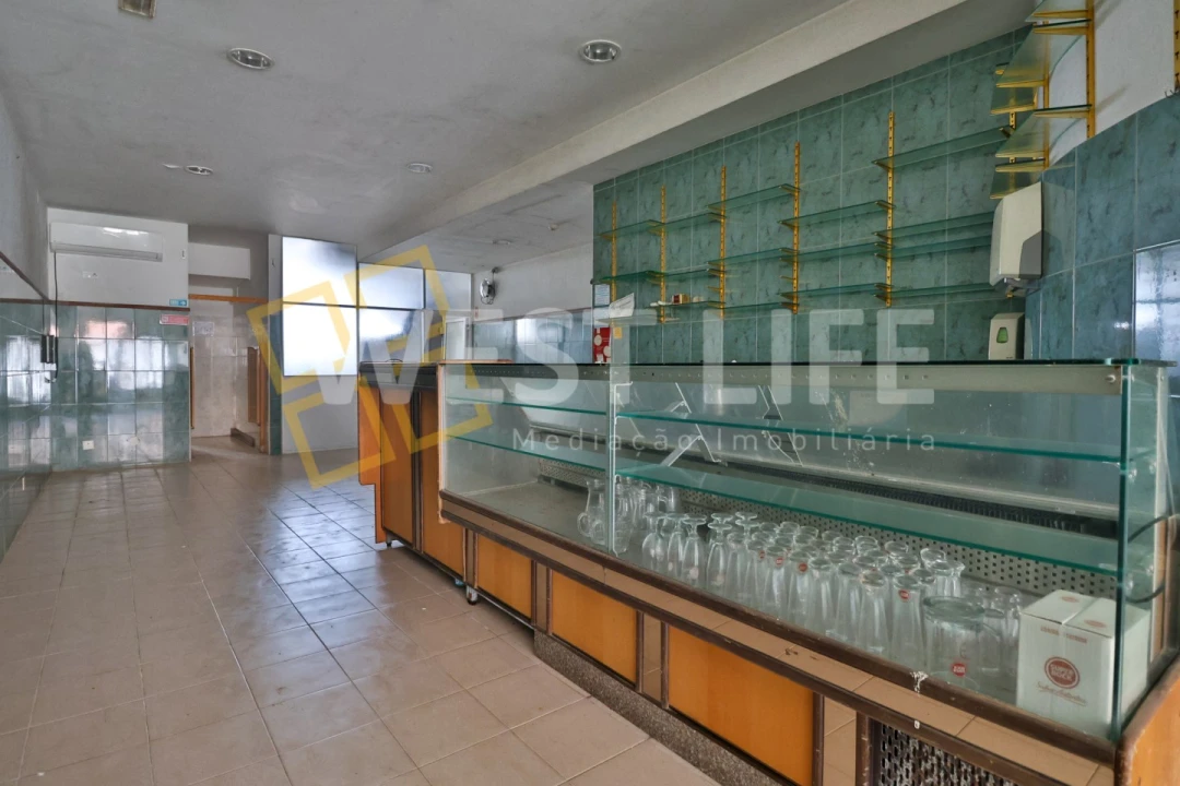 Loja para Arrendamento em Silveira Foto 3