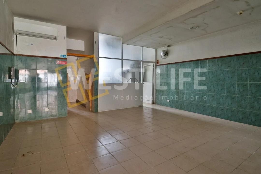 Loja para Arrendamento em Silveira Foto 4