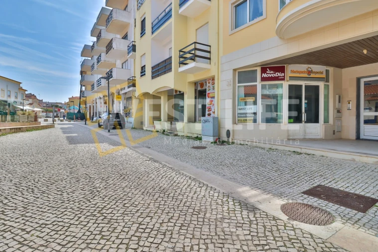 Loja para Arrendamento em Silveira Foto 2