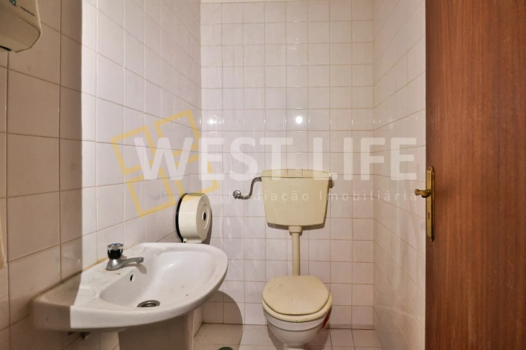 Loja para Arrendamento em Silveira Foto 12