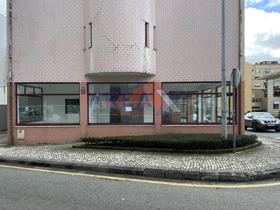 Loja para Arrendamento em O. Azeméis, Riba-Ul, Ul, Macinhata Seixa, Madail Foto 3