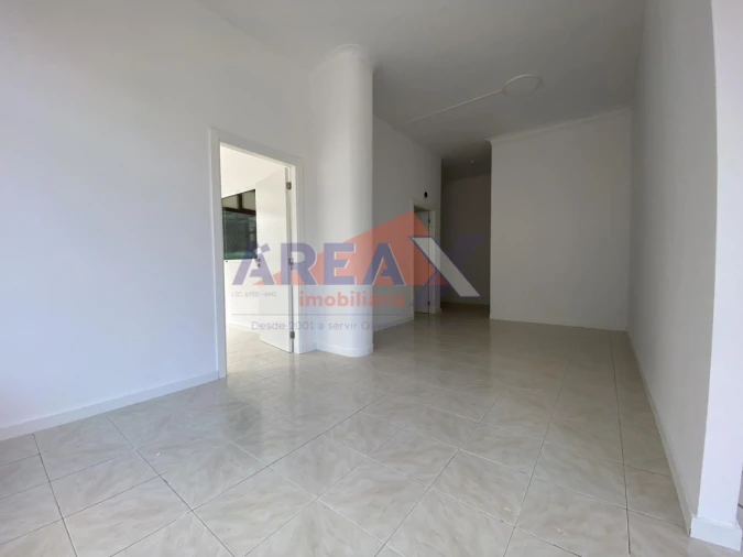 Loja para Arrendamento em O. Azeméis, Riba-Ul, Ul, Macinhata Seixa, Madail Foto 9