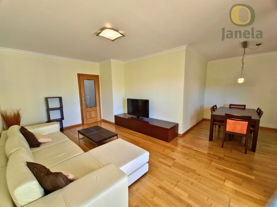 Apartamento T2 para Venda em Faro (Sé e São Pedro) Foto 1