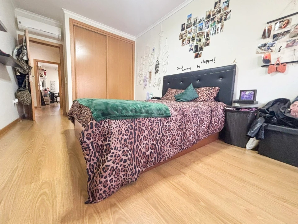 Apartamento T4 para Venda em Moita Foto 11