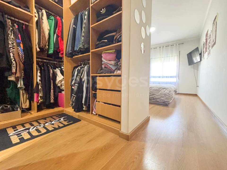 Apartamento T4 para Venda em Moita Foto 24