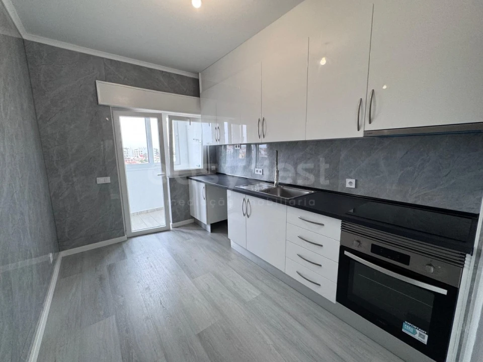 Apartamento T2 para Venda em Quarteira Foto 1