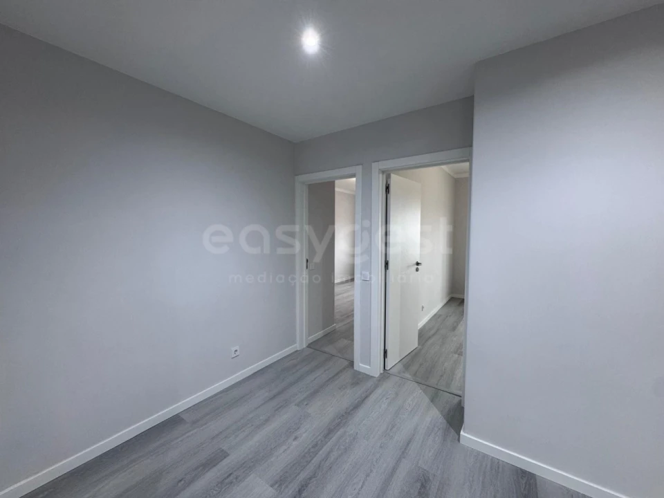 Apartamento T2 para Venda em Quarteira Foto 4