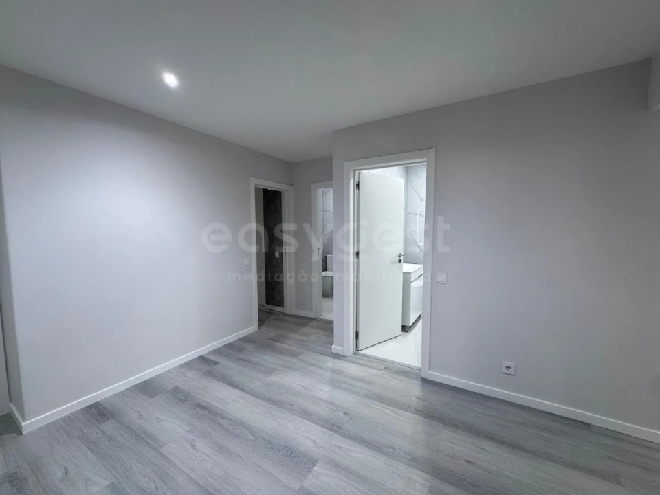 Apartamento T2 para Venda em Quarteira Foto 6