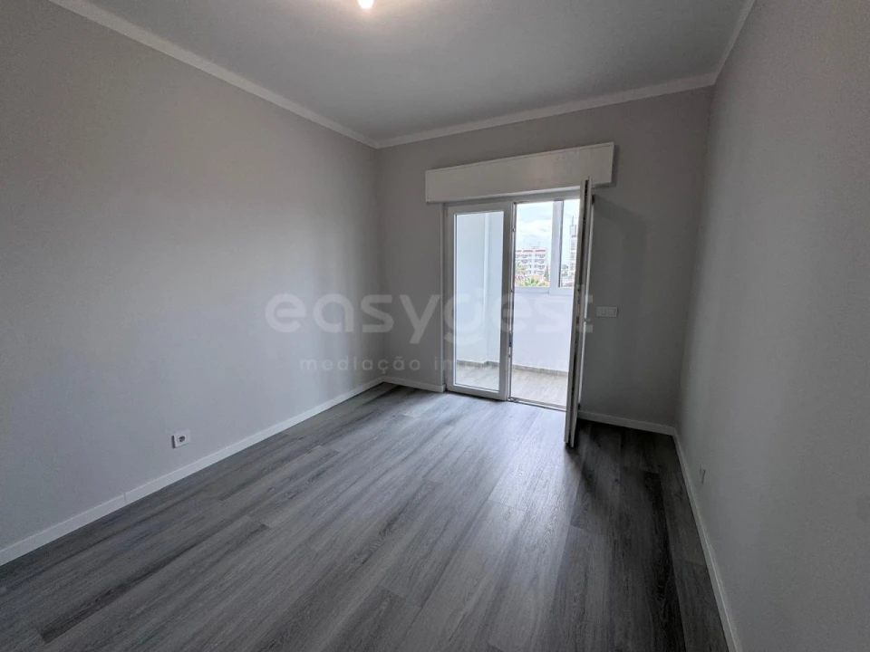 Apartamento T2 para Venda em Quarteira Foto 9