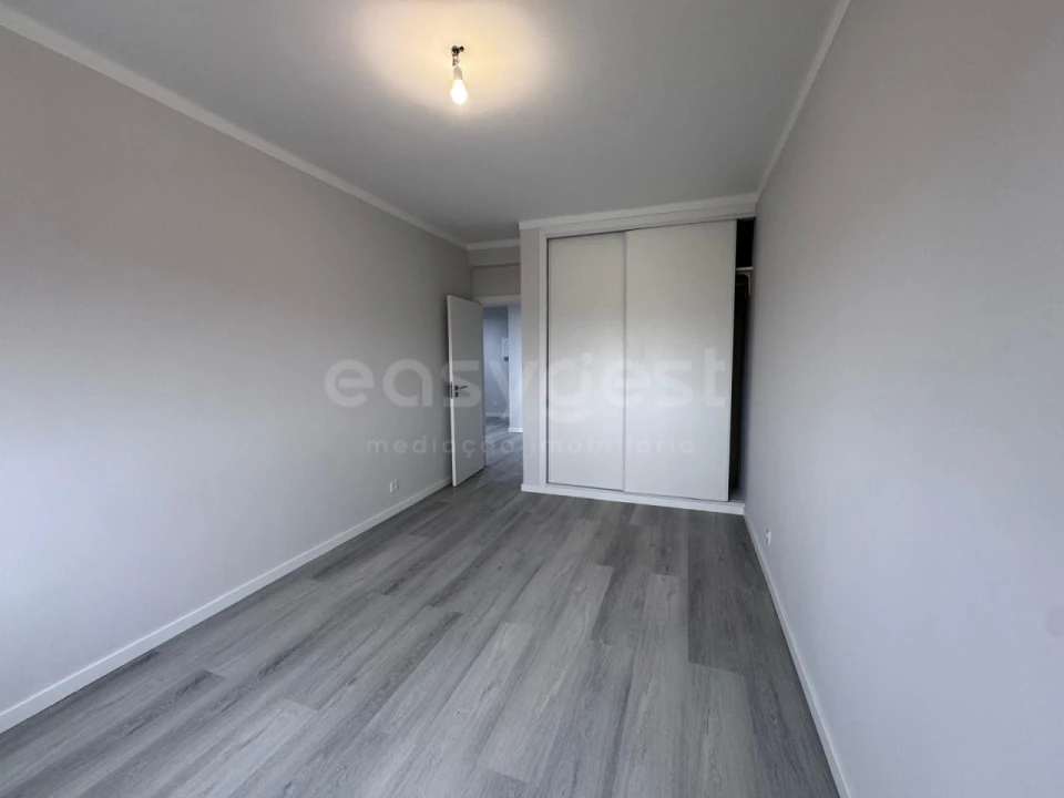 Apartamento T2 para Venda em Quarteira Foto 11