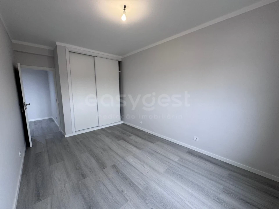 Apartamento T2 para Venda em Quarteira Foto 14