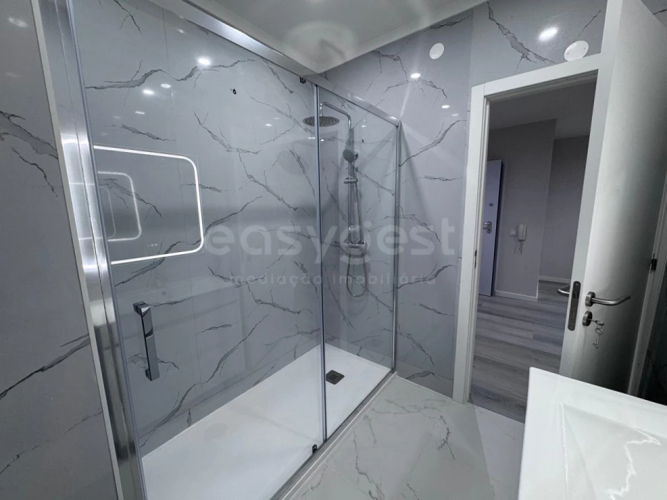 Apartamento T2 para Venda em Quarteira Foto 20