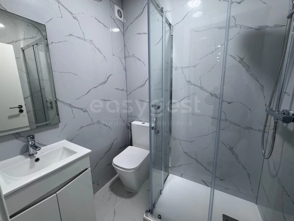 Apartamento T2 para Venda em Quarteira Foto 23