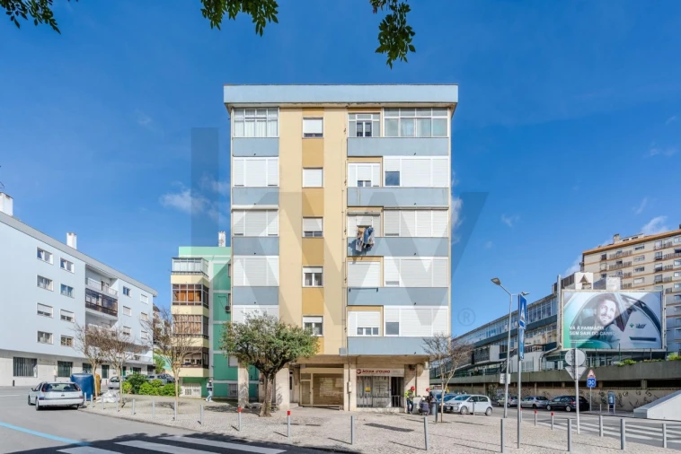 Apartamento T2 para Venda em Sacavém e Prior Velho Foto 25