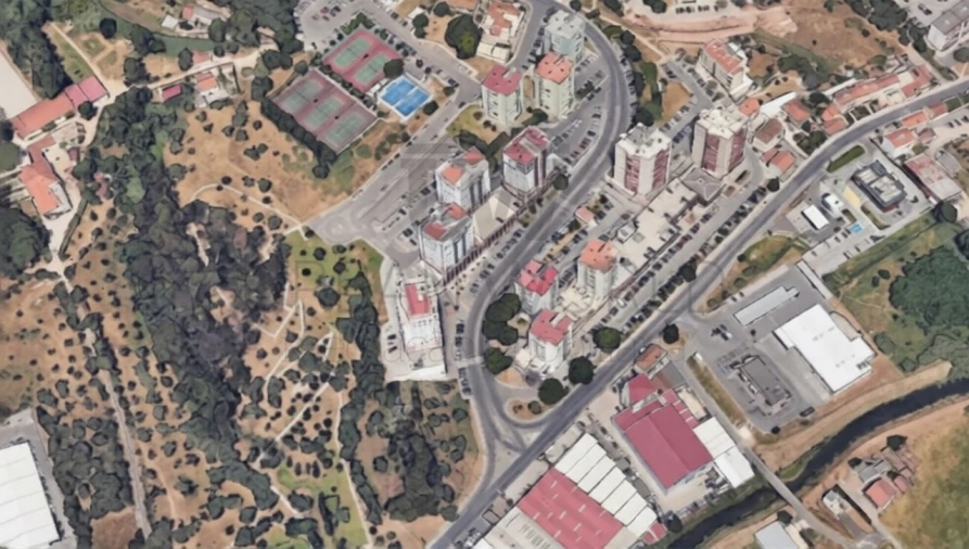 Loja para Venda em Santo António dos Cavaleiros e Frielas Foto 2