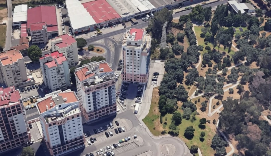 Loja para Venda em Santo António dos Cavaleiros e Frielas Foto 4