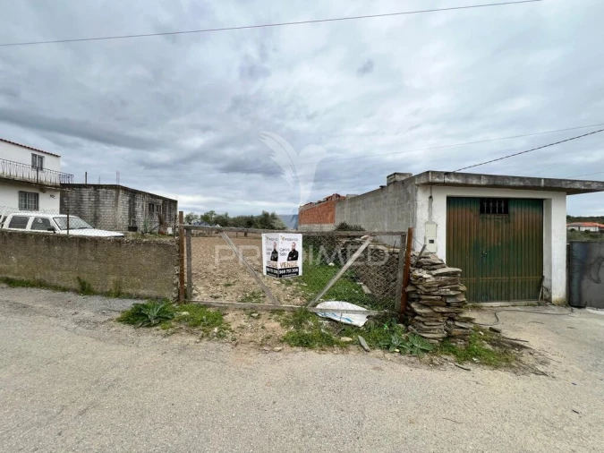 Moradia T3 para Venda em Açoreira Foto 6