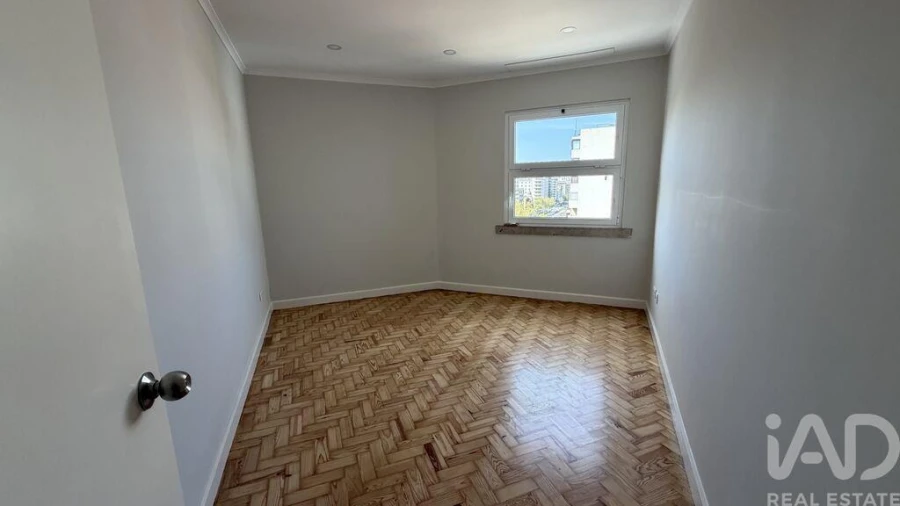 Apartamento T2 para Arrendamento em Avenidas Novas Foto 24