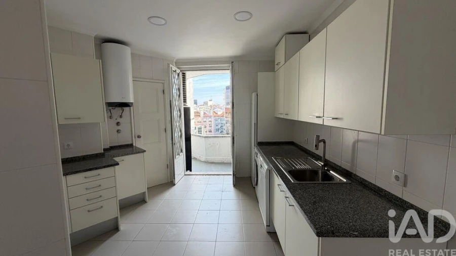 Apartamento T2 para Arrendamento em Avenidas Novas Foto 9