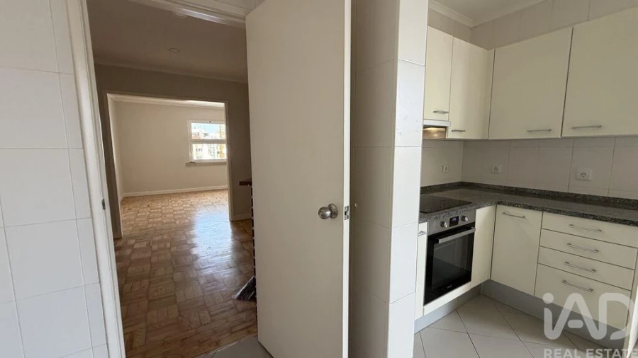 Apartamento T2 para Arrendamento em Avenidas Novas Foto 7