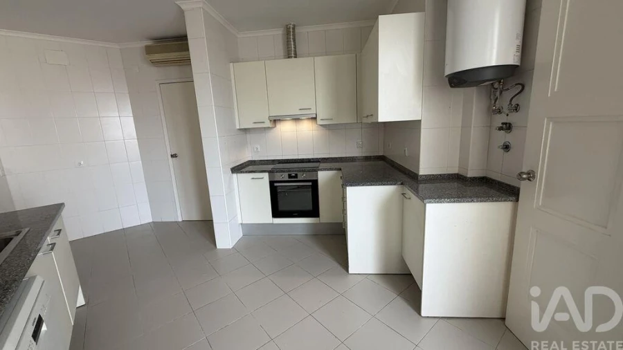 Apartamento T2 para Arrendamento em Avenidas Novas Foto 14