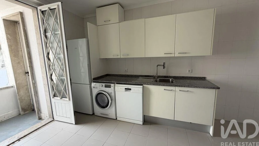 Apartamento T2 para Arrendamento em Avenidas Novas Foto 11