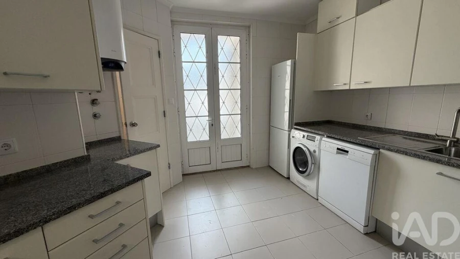 Apartamento T2 para Arrendamento em Avenidas Novas Foto 15