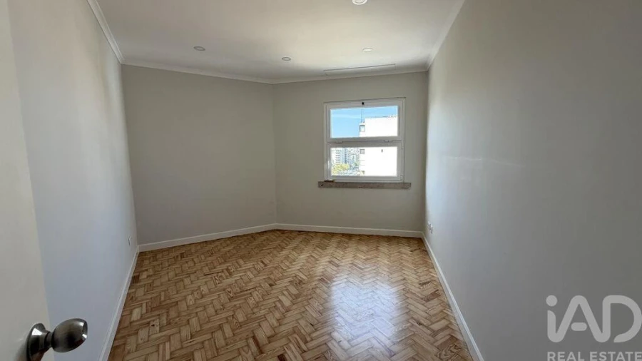 Apartamento T2 para Arrendamento em Avenidas Novas Foto 21