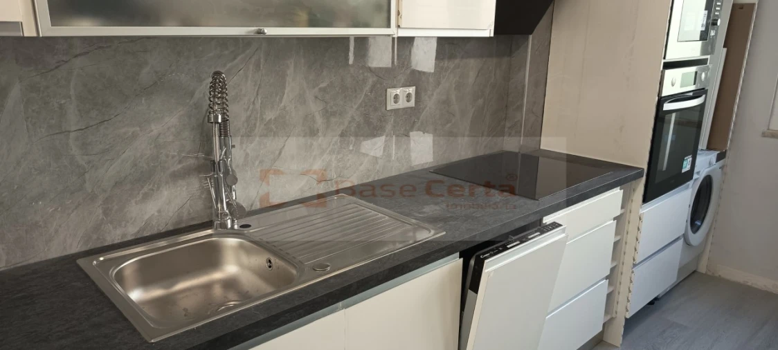 Apartamento T2 para Venda em Benfica Foto 2