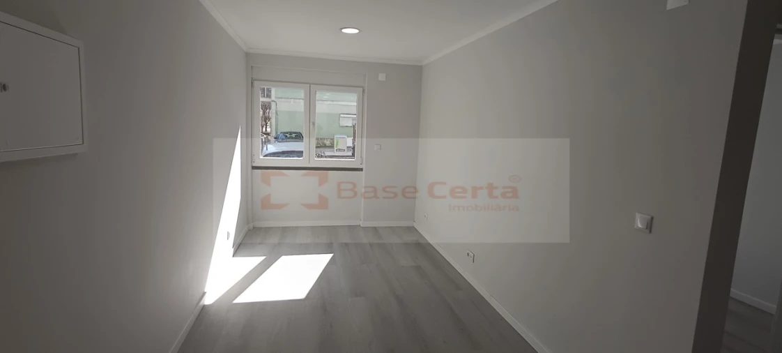 Apartamento T2 para Venda em Benfica Foto 5