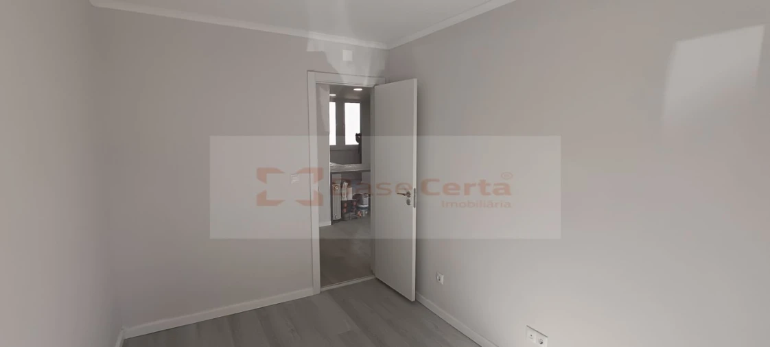 Apartamento T2 para Venda em Benfica Foto 9