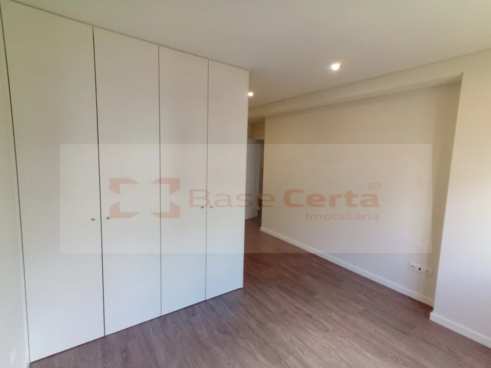 Apartamento T4 para Venda em Corroios Foto 11