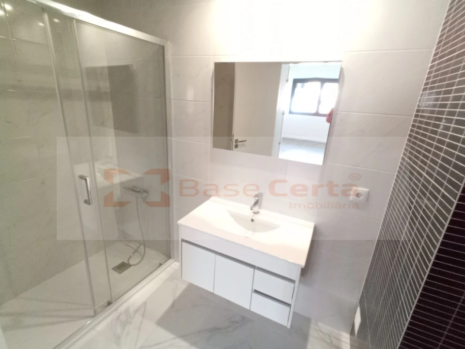 Apartamento T4 para Venda em Corroios Foto 27