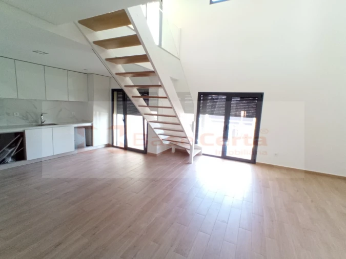 Apartamento T4 para Venda em Corroios Foto 3