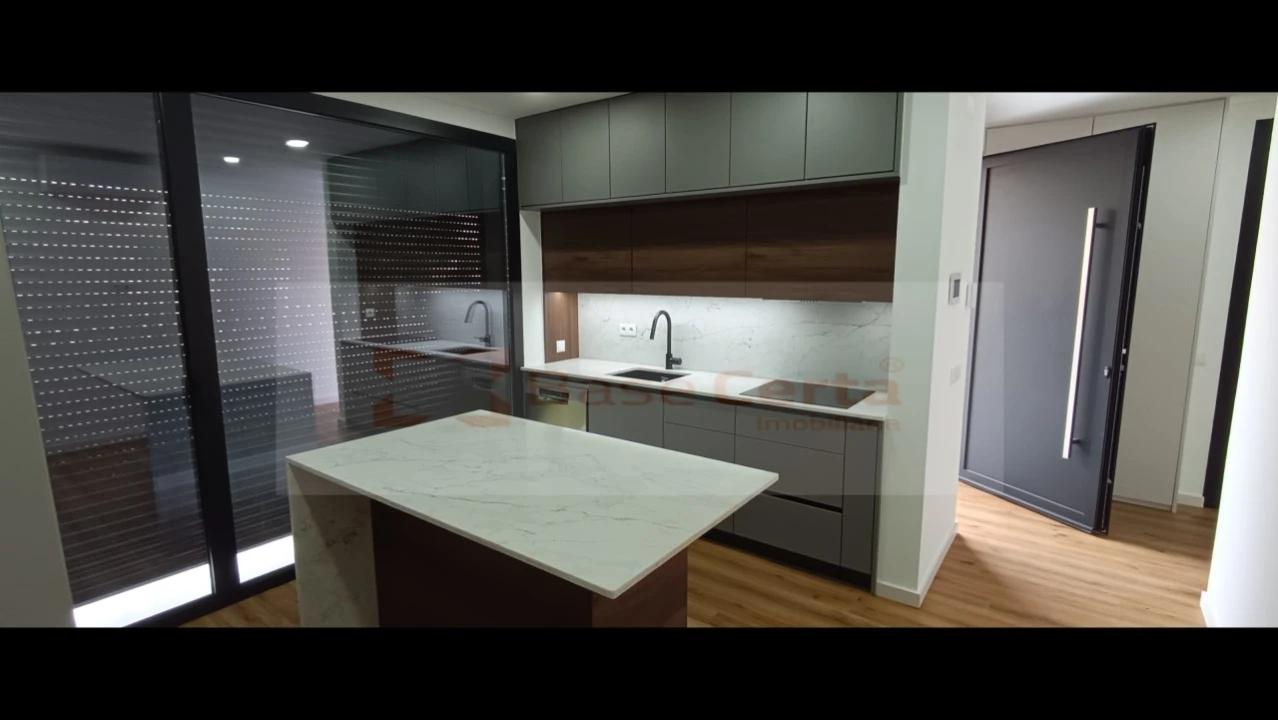 Moradia T5 para Venda em Santa Iria de Azoia, São João da Talha e Bobadela Foto 26