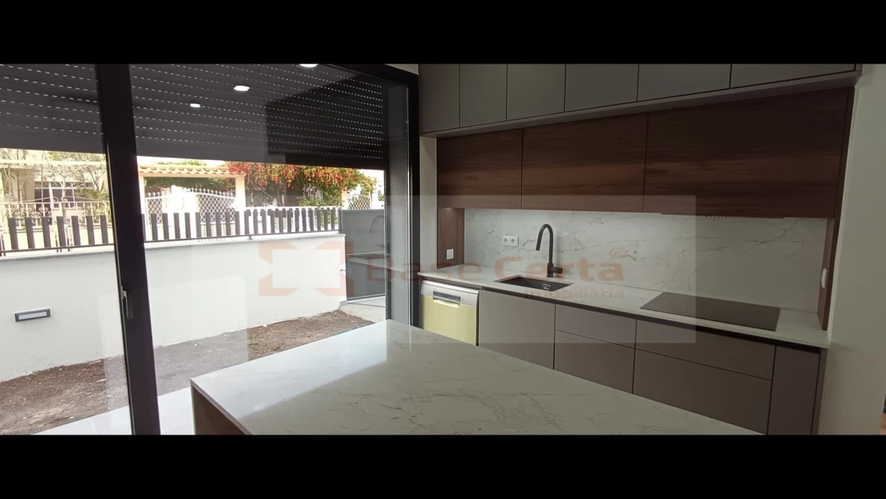 Moradia T5 para Venda em Santa Iria de Azoia, São João da Talha e Bobadela Foto 27