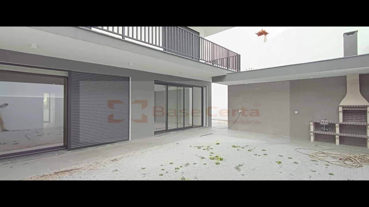 Moradia T5 para Venda em Santa Iria de Azoia, São João da Talha e Bobadela Foto 1