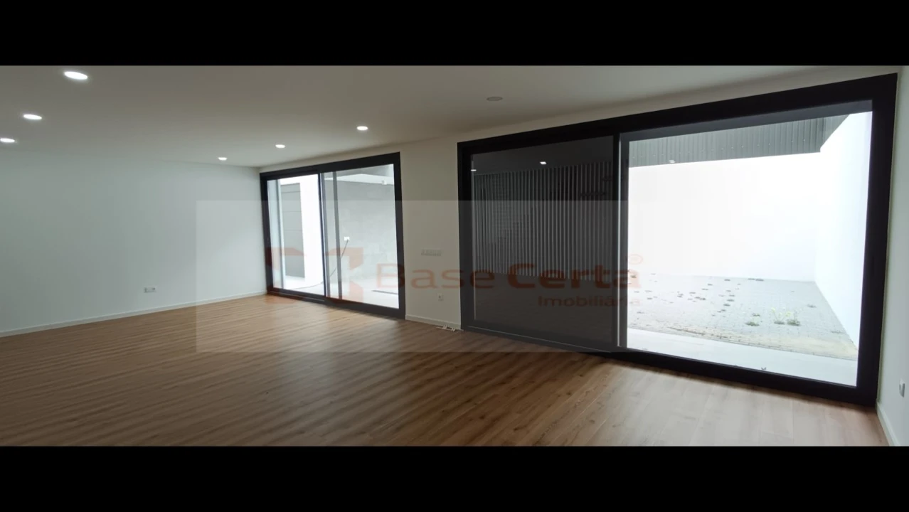 Moradia T5 para Venda em Santa Iria de Azoia, São João da Talha e Bobadela Foto 9