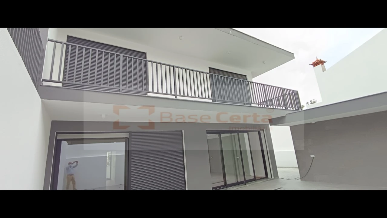 Moradia T5 para Venda em Santa Iria de Azoia, São João da Talha e Bobadela Foto 14