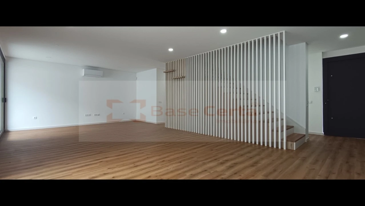 Moradia T5 para Venda em Santa Iria de Azoia, São João da Talha e Bobadela Foto 22