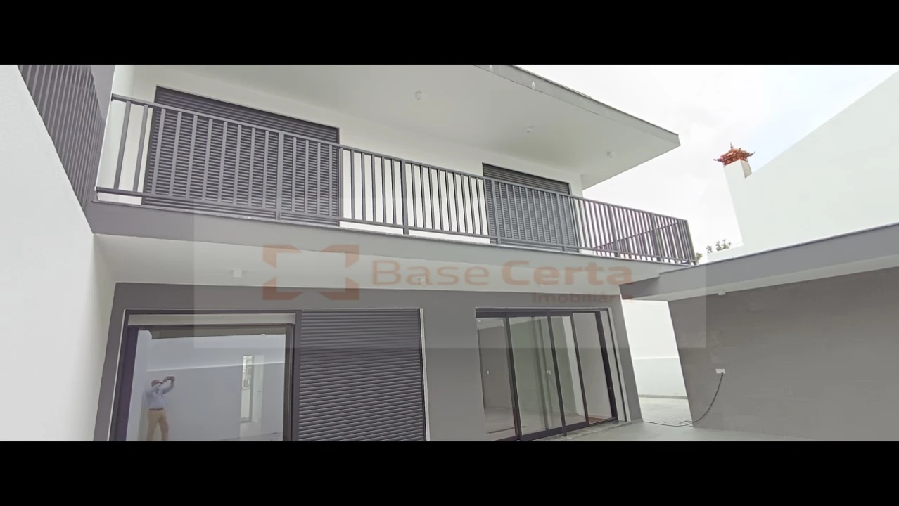 Moradia T5 para Venda em Santa Iria de Azoia, São João da Talha e Bobadela Foto 34