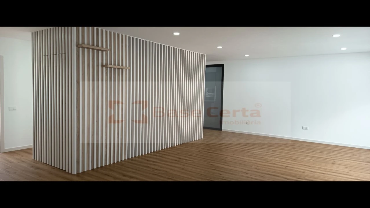 Moradia T5 para Venda em Santa Iria de Azoia, São João da Talha e Bobadela Foto 37